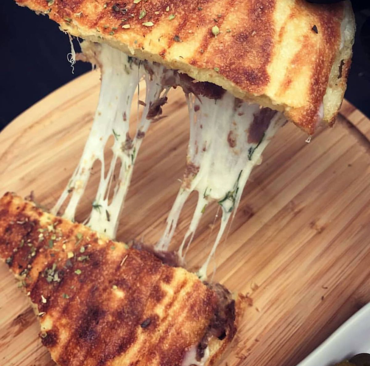 Kavurmalı Kaşarlı Tost